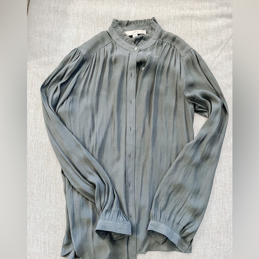 Loft XS Long Sleeve Blue Button Up Blouse
